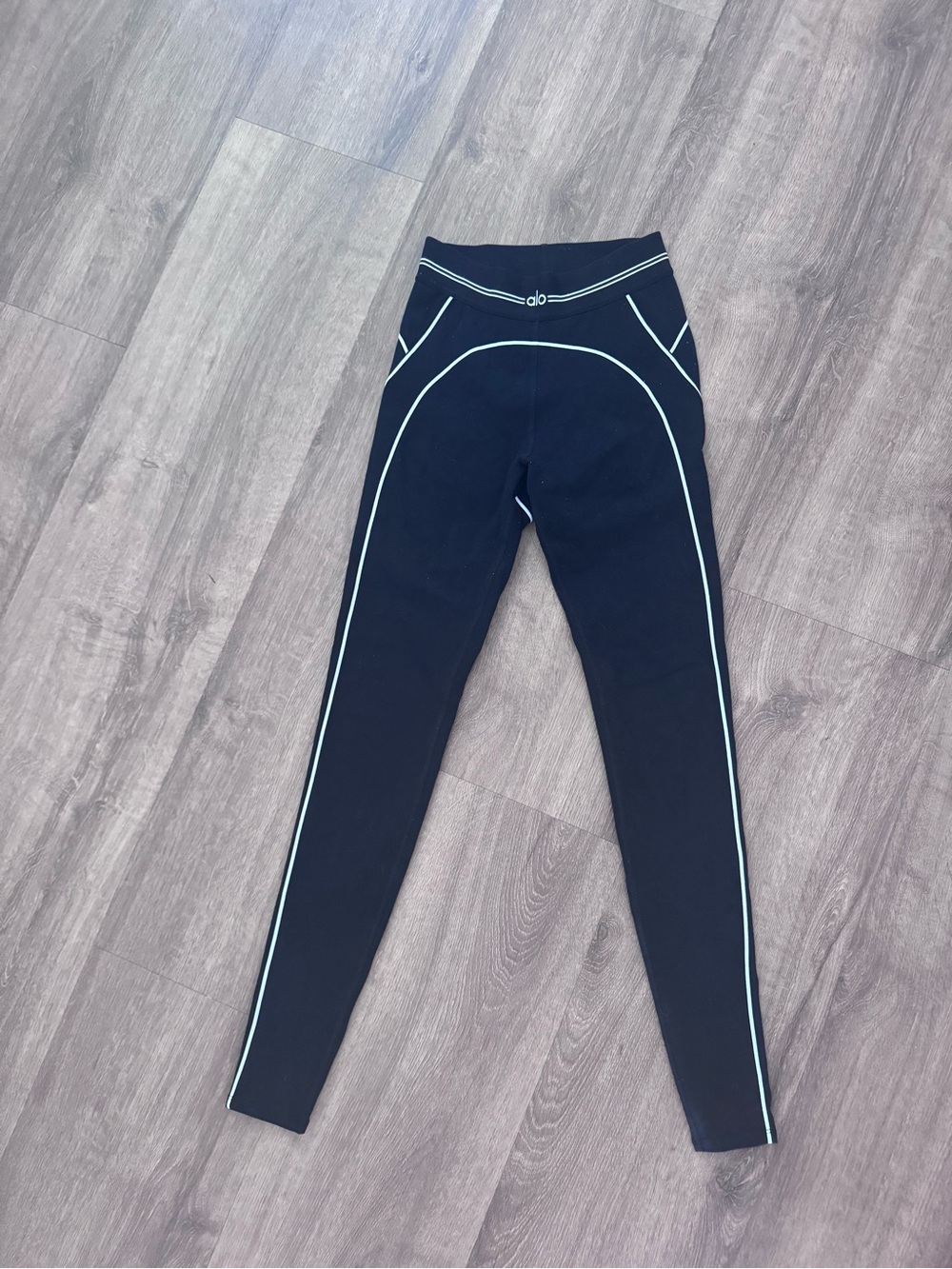 ALO Yoga Airbrush High-Waist Heart Throb Legging